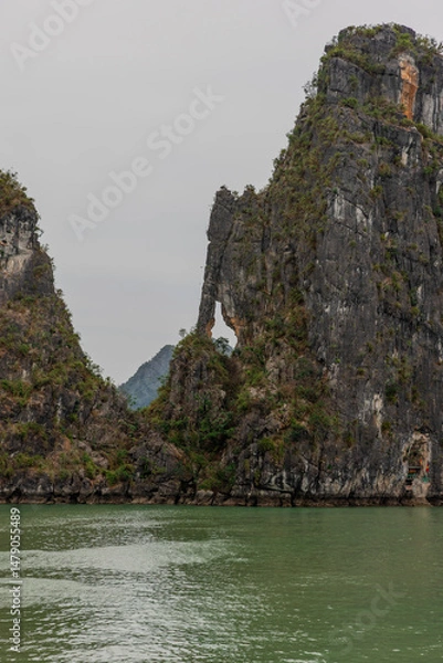 Obraz Halong Ha Long Bay Hanoi this Vietnamese wonder is littered with mountains and Rock cliffs popping out of the ocean, lush green mountains in Vietnam