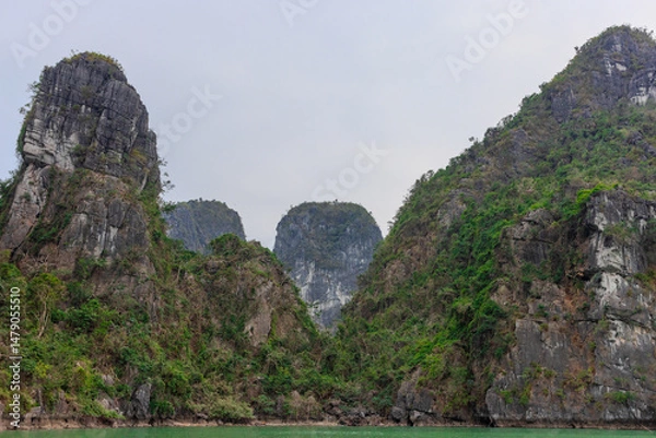 Obraz Halong Ha Long Bay Hanoi this Vietnamese wonder is littered with mountains and Rock cliffs popping out of the ocean, lush green mountains in Vietnam
