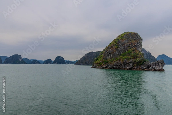 Obraz Halong Ha Long Bay Hanoi this Vietnamese wonder is littered with mountains and Rock cliffs popping out of the ocean, lush green mountains in Vietnam