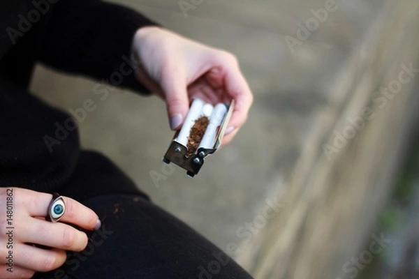 Fototapeta Making Cigarette