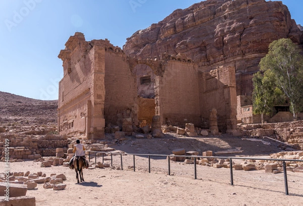 Fototapeta Side view of the Qasr al-Bint Far'un or Castle of the Pharaoh's Daughter in Petra