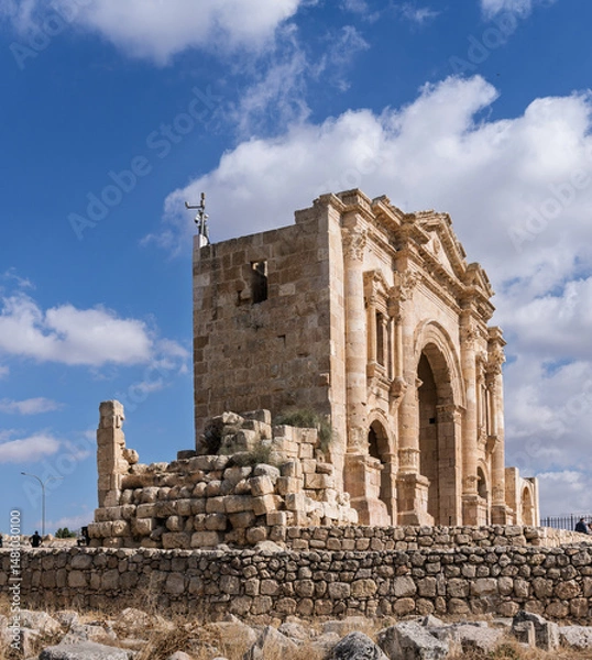 Obraz The monumental gateway of Hadrian's Arch in Jerash, a Greco-Roman well preserved city in Jordan