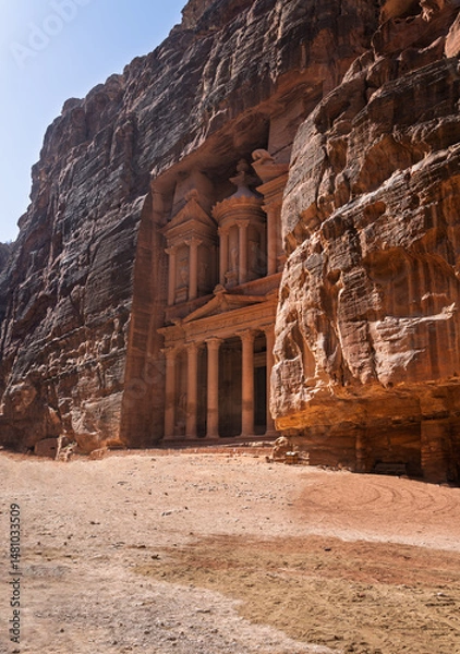 Obraz View of the carved facade of the Treasury building or Al-Khazneh in the ancient city of Petra