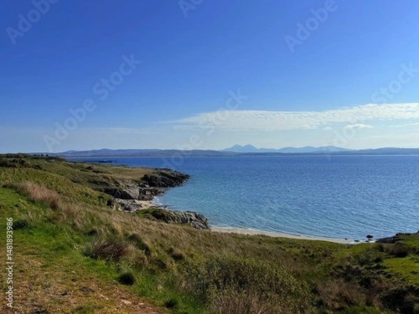 Obraz Islay, Scotland’s whisky haven, blends rugged natural beauty with pristine seas and abundant birdlife. Known for peaty single malts and serene coastal landscapes, it’s a gem for nature and spirits-the