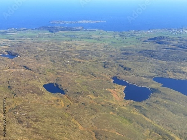 Obraz Islay, Scotland’s whisky haven, blends rugged natural beauty with pristine seas and abundant birdlife. Known for peaty single malts and serene coastal landscapes, it’s a gem for nature and spirits-the