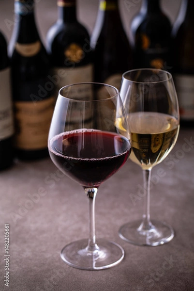 Fototapeta レストランでワインを飲む 
