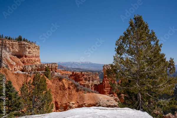 Obraz Bryce Canyon partially covered with snow. Bryce Canyon in May. Utah, USA.	
