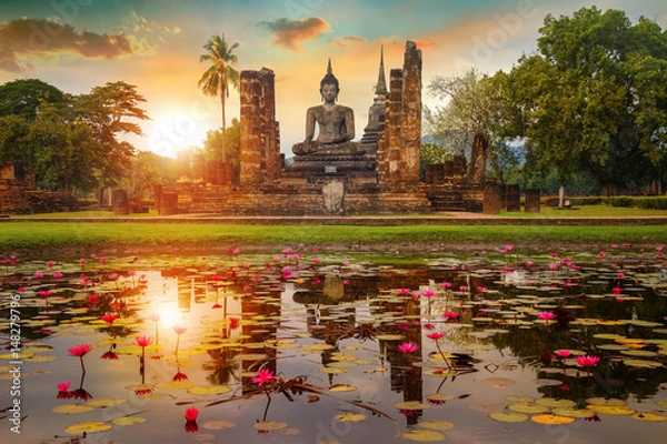 Obraz Wat Mahathat Temple in the precinct of Sukhothai Historical Park, a UNESCO World Heritage Site in Thailand