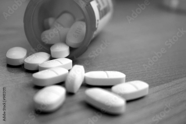 Obraz pills spilling from bottle