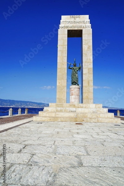 Fototapeta Statue of Athena on the Falcomat seafront in Reggio Calabria, Italy
