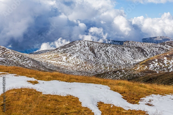 Obraz Patches of snow building up on slopes of Snowy Mountains at Mount Kosciuszko National Park, Australia