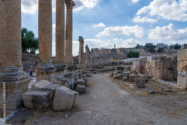 Obraz Path or road to the South Theater in Jerash, a Greco-Roman well preserved city in Jordan
