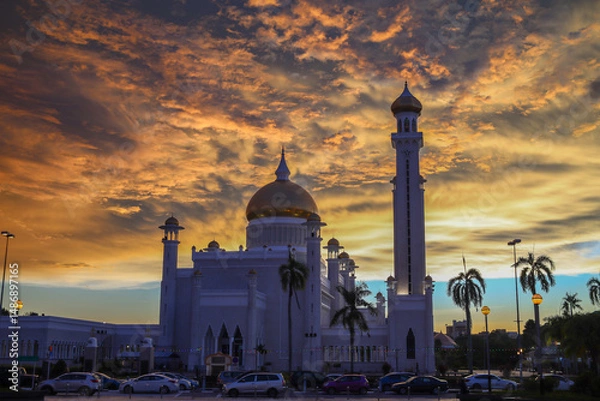 Fototapeta Omar Ali Saiffudien Mosque, a mosque with a golden dome in Brunei Darussalam