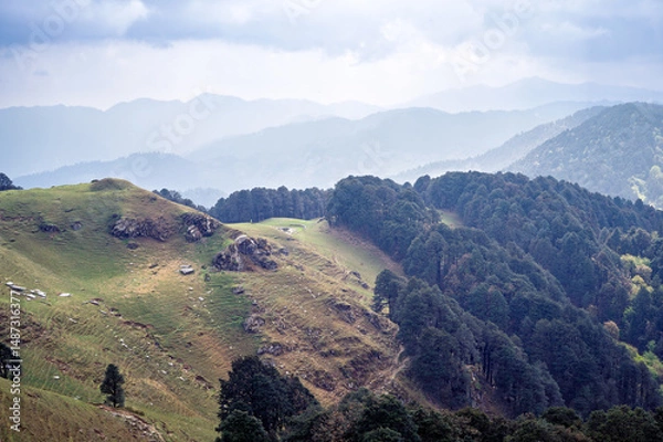 Fototapeta View of the mountains. Himalayan Mountain landscapes are a favourite for hikers and nature enthusiasts alike, such as the Shoja Jalori Pass Raghupur Fort, Himachal Pradesh, India.