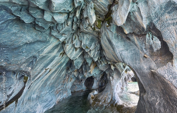 Fototapeta Marble Caves, the most beautiful natural sight in General Carrera Lake in Chile. Surreal rock formations. Curved walls covered in unique patterns. Reflected blue light from turquoise water. Boat tour.