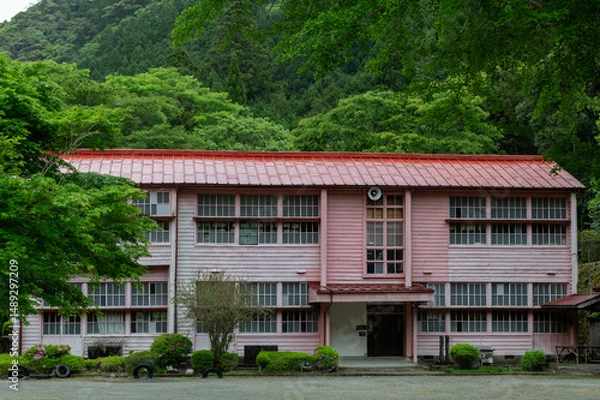 Fototapeta 静岡県浜松市天竜区春野町の旧勝坂小学校