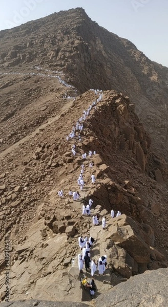 Obraz Arafat Mountain Ascent: Pilgrims Journey to the Sacred Summit of Arafat