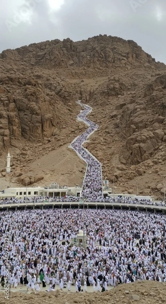 Obraz Mount Sinai Pilgrimage: A Massive Gathering of Pilgrims Ascending the Sacred Mountain