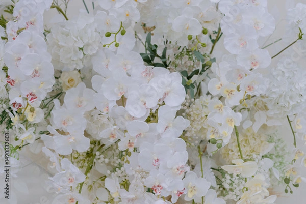 Obraz Fluffy white hydrangeas and delicate white filler flowers complete the lush and harmonious display. 
The bright lighting enhances the pure white tones, creating a soft and serene aesthetic.
