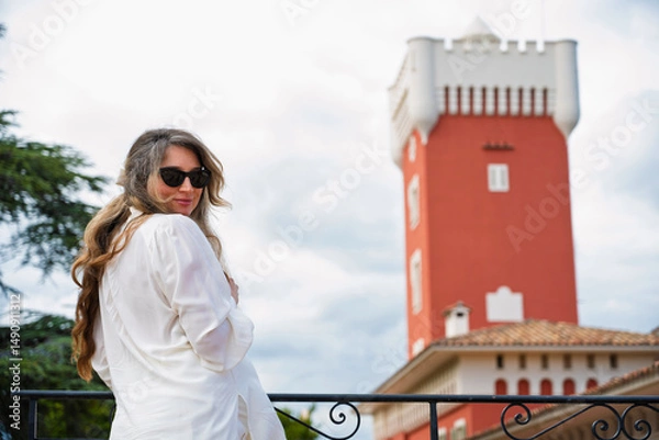 Obraz Woman posing at Chateau de Cremat with red building