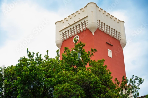 Obraz Chateau de Cremat red tower building near a green tree over blue sky