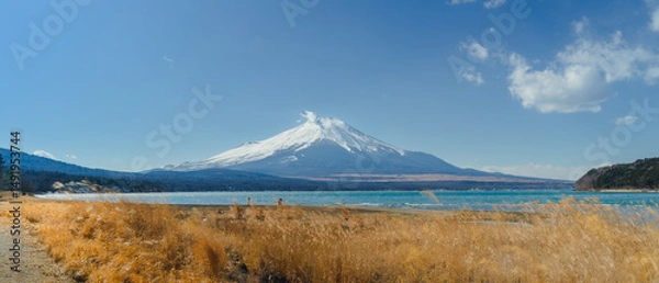 Obraz Mount fuji at Lake Yamanaka with sunny day.