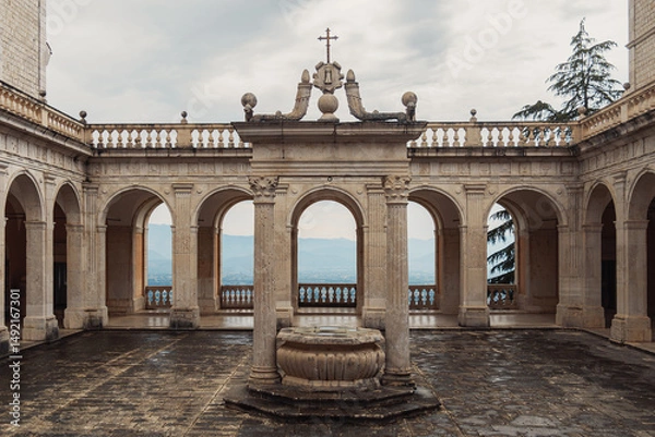 Obraz Monte Cassino Klasztor dziedziniec