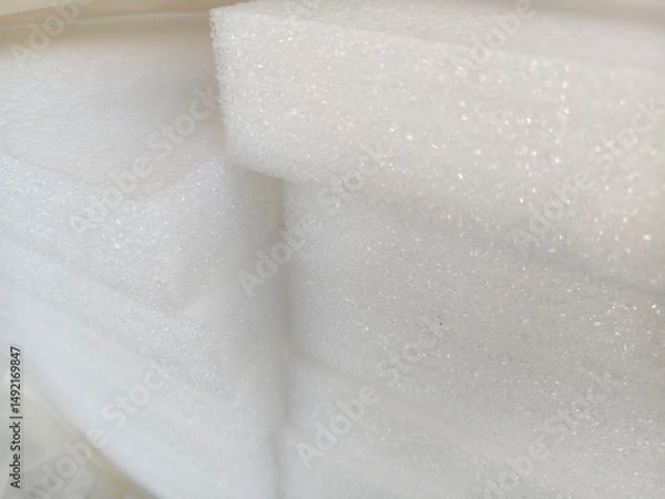 Fototapeta EPE FOAM is a soft foam made from polyethylene foam. It protects the product from scratches. The foam is white and soft.