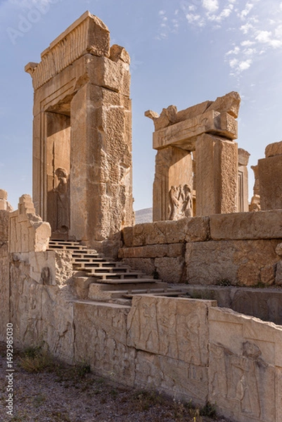 Fototapeta Stair and gates with sculptures at Persian palace at Persepolis, Iran