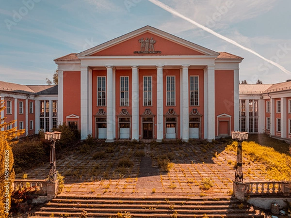Fototapeta The Cultural Palace of VEB Maxhütte Unterwellenborn is a former cultural center and has been a listed building since September 24, 1987. It is located in the municipality of Unterwellenborn in the Saa