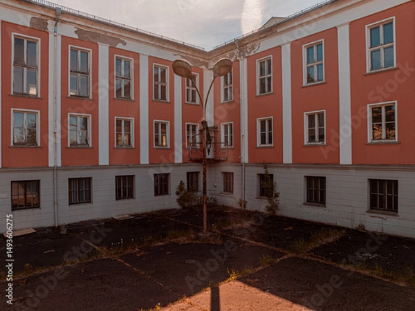 Fototapeta The Cultural Palace of VEB Maxhütte Unterwellenborn is a former cultural center and has been a listed building since September 24, 1987. It is located in the municipality of Unterwellenborn in the Saa