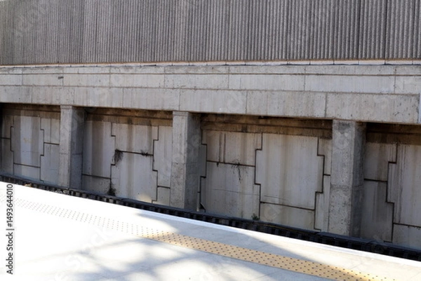Fototapeta Stone and concrete wall in the city park