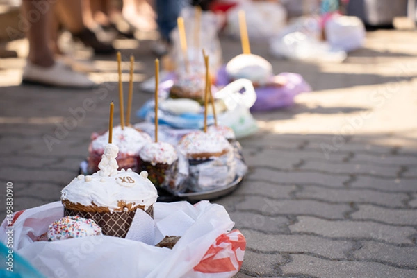 Obraz Easter cakes with candles on a sunny holiday day