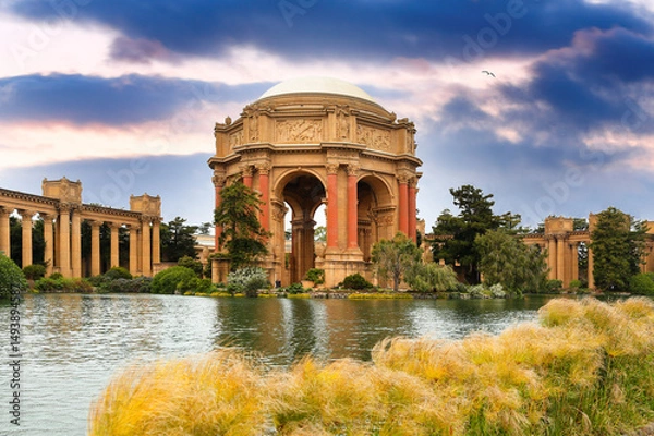 Obraz Palace of Fine Art at sunset, San Francisco, California. The Palace of Fine Arts is San Francisco’s most iconic venue. Originally built for the 1915 Panama-Pacific Exposition.