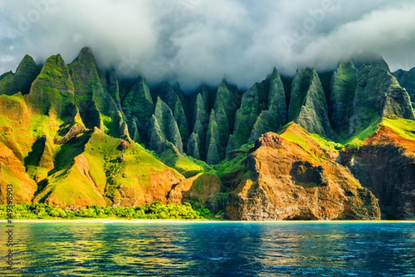 Fototapeta Wybrzeże Na Pali, Kauai, Hawaje widok z rejsu po zachodzie słońca. Natury linii brzegowej krajobraz w Kauai wyspie, Hawaje, usa. Hawaje podróży.