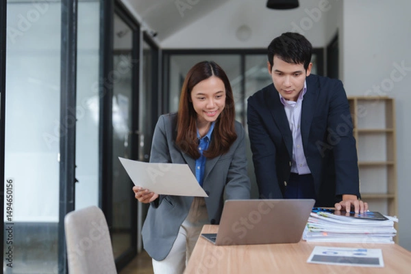 Fototapeta Business professionals collaborating on a project in office