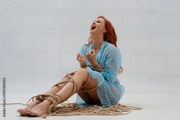 Fototapeta Expressing freedom and beauty through ropes in an artistic representation