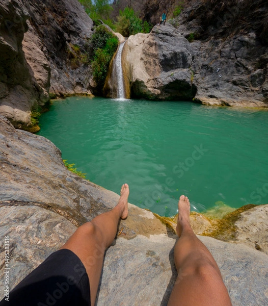Obraz Tourist resting at la magdalena waterfall in tlatlauquitepec, puebla, mexico