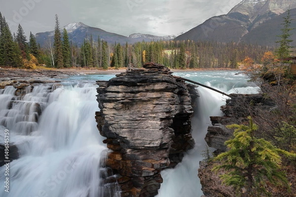 Obraz The 24m drop Athabasca Falls on the Athabasca River carves a short gorge, Mounts (L-R) Hardisty-Evelyn-Kerkeslin in back. Jasper NP-Alberta-Canada-269