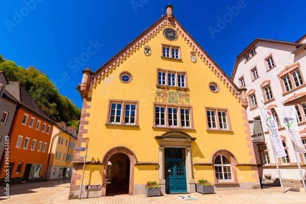 Fototapeta Historisches Rathaus von Hornberg im Gutachtal im Schwarzwald