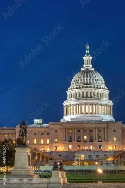Obraz The illuminated United States Capitol in Washington DC at night