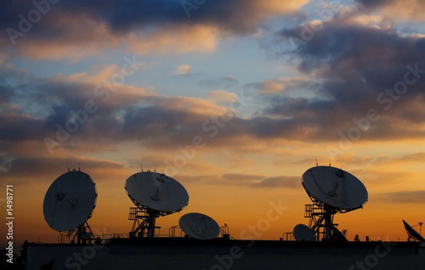 Obraz satellite dishes on roof 2
