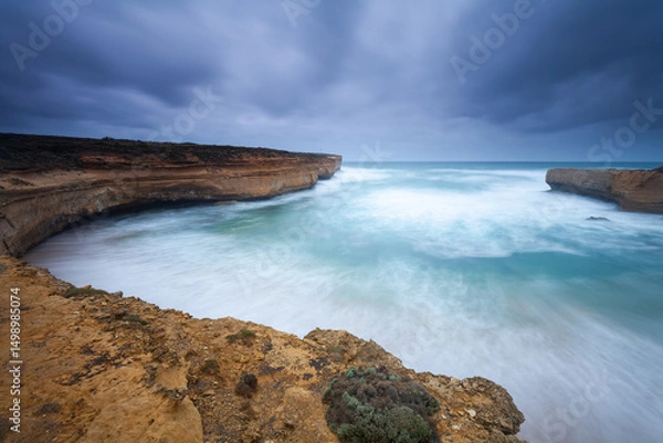 Obraz Broken Head an der Great Ocean Road in Victoria, Australien. Broken Head ist zwischen der Thunder Cave und dem Sherbrook River gelegen. Dramatische Stimmung vor dem Sturm.