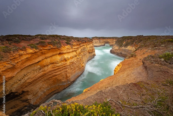 Obraz Blick auf die Mutton Bird Island an der Great Ocean Road in Australien. Dramatische Stimmung vor dem Sturm.