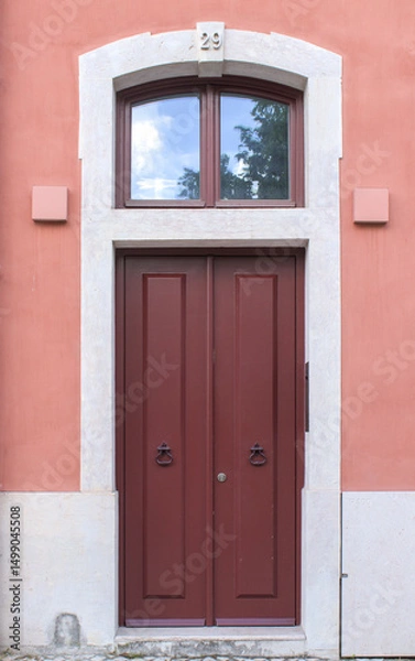 Fototapeta Portas de entrada de edifícios de Lisboa antigos e tradicionais