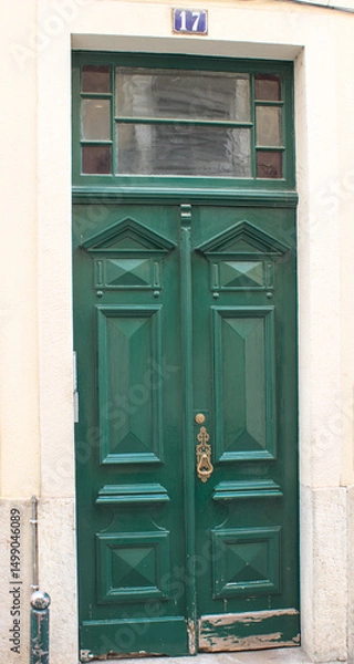 Fototapeta Portas de entrada de edifícios de Lisboa antigos e tradicionais
