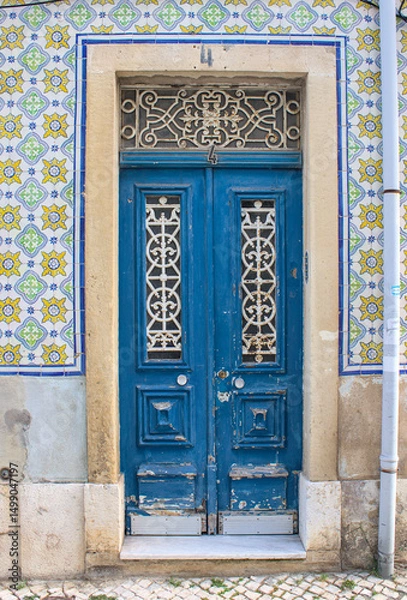 Fototapeta Portas de entrada de edifícios de Lisboa antigos e tradicionais