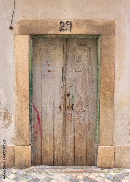 Fototapeta Portas de entrada de edifícios de Lisboa antigos e tradicionais
