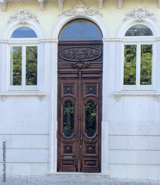 Fototapeta Portas de entrada de edifícios de Lisboa antigos e tradicionais