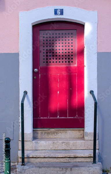 Fototapeta Portas de entrada de edifícios de Lisboa antigos e tradicionais